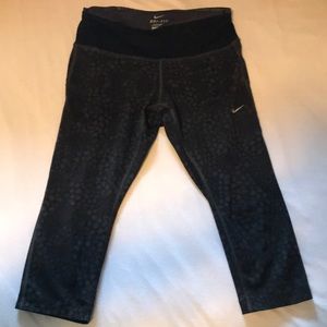 nike dry-fit cropped leggings